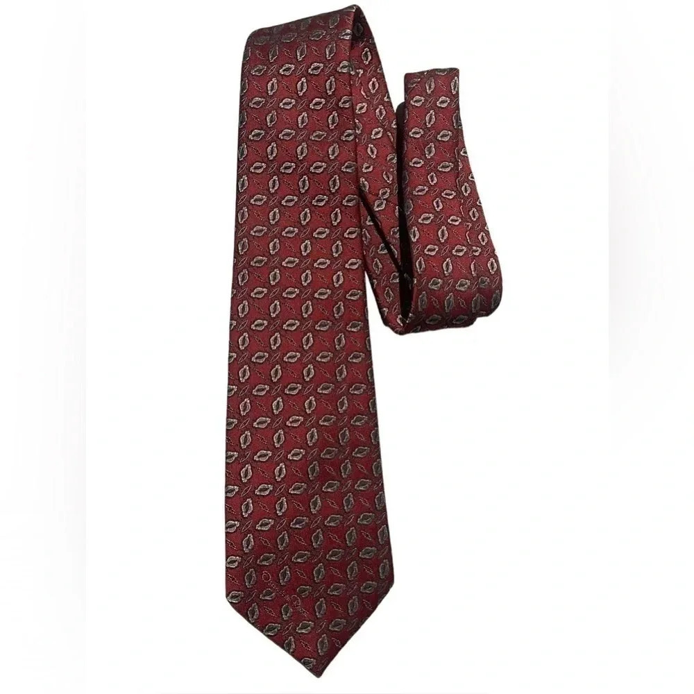 Vintage Oscar de la Renta silk tie.